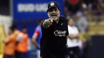 El legendario Diego Armando Maradona pone condiciones para quedarse a dirigir a Dorados, por dos años más.