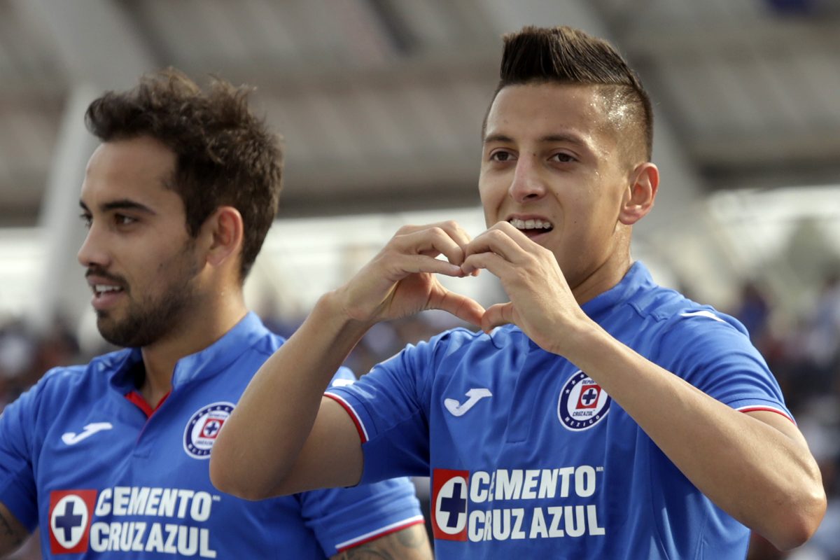 Cruz Azul golea a Lobos BUAP y se mete a la Liguilla del fútbol mexicano -  La Opinión