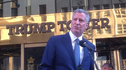 De Blasio critica a Trump, pero ambos representan decadencia y abuso de poder