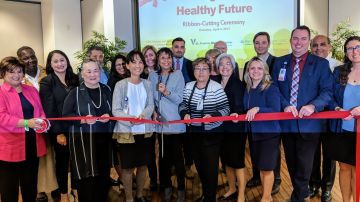 El jueves se inauguró el programa Living Well, Healthy Future en el centro médico St. Francis de Lynwood. (Jacqueline García)