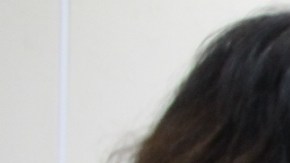 La supervisora del condado, Hilda Solís habla con Verónica Polanco, vicepresidente del Consejo Vecinal de Boyle Heights (Jorge Macías)