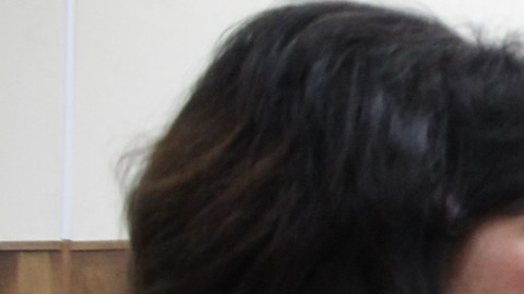 La supervisora del condado, Hilda Solís habla con Verónica Polanco, vicepresidente del Consejo Vecinal de Boyle Heights (Jorge Macías)