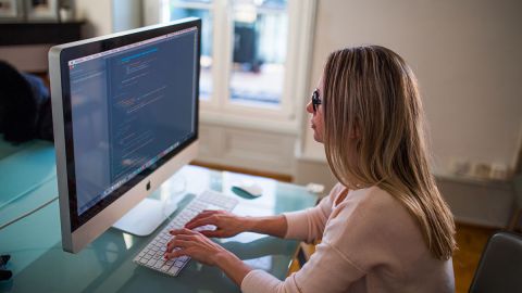 Responde al cuestionario desde tu hogar, ya sea online o por teléfono.