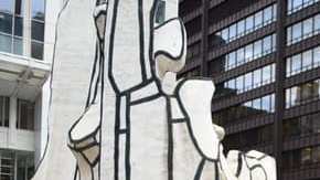 Defensores de los derechos de los inmigrantes se plantaron frente al edificio Thompson center para protestar contra las deportaciones.