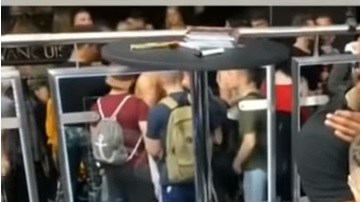 Jon Jones estranguló a un aficionado, para luego revivirlo