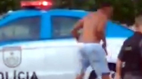 Aficionados de Flamengo golpean con brutalidad a un hincha de Peñarol