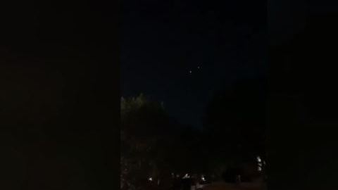 ¿Extraterrestres? Captan video de luces raras en el cielo tejano.