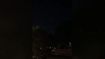 ¿Extraterrestres? Captan video de luces raras en el cielo tejano.