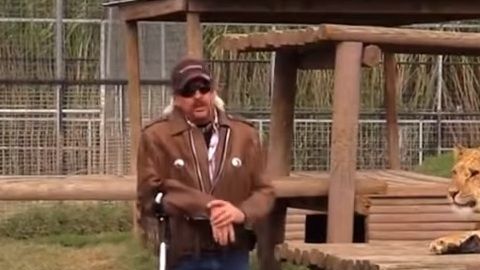 Maldonado-Passage en su zoológico privado