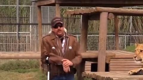 Maldonado-Passage en su zoológico privado