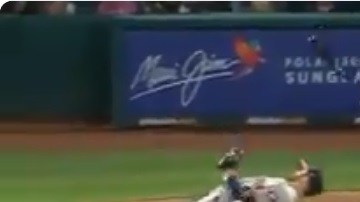 Collin McHugh esquivó la pelota al estilo The Matrix