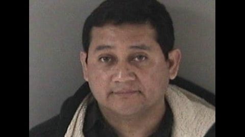 El sacerdote David Mendoza-Vela, fue arrestado el 30 de marzo en Freemont, California.