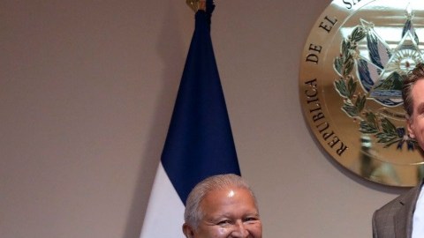 El gobernador de California, Gavin Newsom, se reunió este lunes con el presidente salvadoreño, Salvador Sánchez Cerén, durante la visita del mandatario del Estado Dorado a ese país.