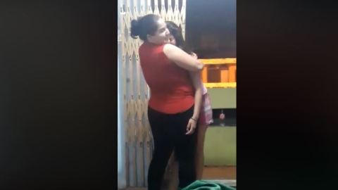 La chica pareciera estar dolida, pero no es así.