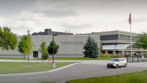 Un estudiante de 15 años es arrestado por traer un arma a la escuela secundaria Palatine.