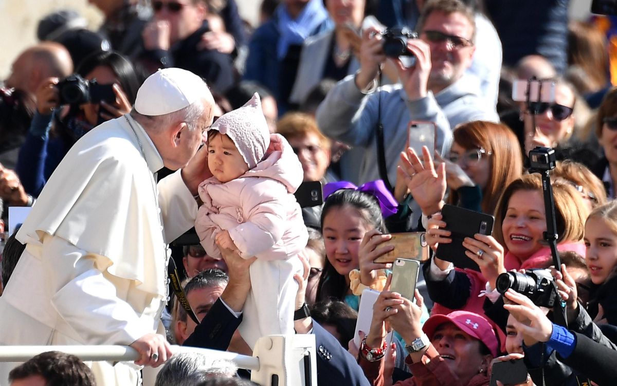 El papa visitó el vientre de Tatiana cuando visitó Cartagena (Colombia).