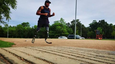 Patrick Pressgrove paró el cronometro en 4:17:58 segundos en Boston, una hazaña extraordinaria cuando se considera que Patrick no tiene piernas.