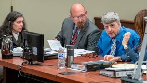 Louise y David Turpin durante la audiencia el 20 de junio del 2018 en Riverside, California.