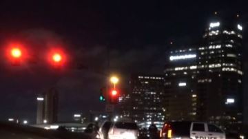 En los informes a la policía se indicó que los sospechosos huyeron en una camioneta SUV Cadillac Escalade.