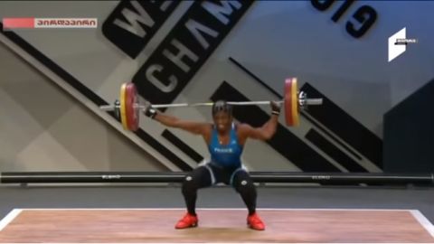 Gaëlle Nayo-Ketchanke levantó 107 kilogramos de peso