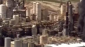 La planta química KMCO ubicada a unos 45 minutos de Houston tiene varias violaciones en contra del medioambiente y enfrenta demandas.