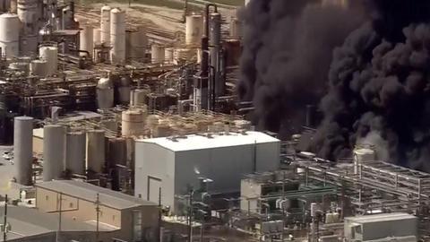 La planta química KMCO ubicada a unos 45 minutos de Houston tiene varias violaciones en contra del medioambiente y enfrenta demandas.