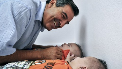 El doctor Ramón ahora inspira a otros Jóvenes a salir adelante.(Suministrada)
