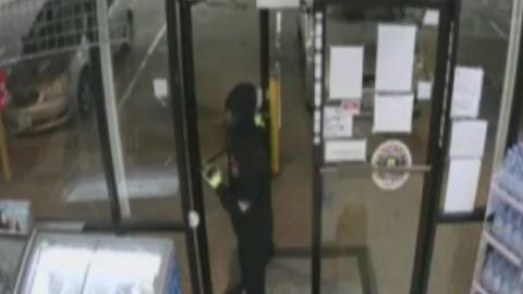 La policía de Houston compartió fotos y video de los sospechosos.