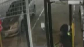 La policía de Houston compartió fotos y video de los sospechosos.