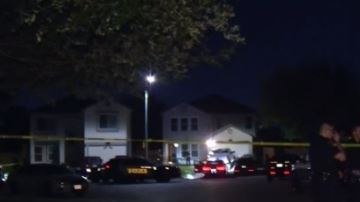 Mujer armada con una escopeta es baleada por oficial en San Antonio