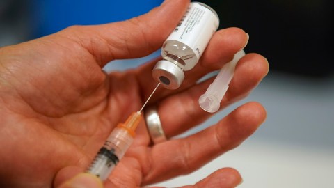 El 90% de las personas no vacunadas serían contagiadas al exponerse al virus.