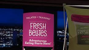 Saskia Sorrosa presenta en el plató de Shark Tank su empresa Fresh Bellies, creada para sofisticar el paladar de los más pequeños./ ABC/Eric McCandless (Cortesía)