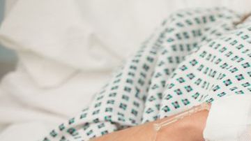 La mujer sufrió una grave lesión cerebral.