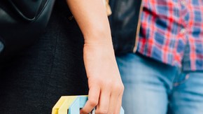 Existe un gran número de féminas que quieren compensar su estado anímico con las compras.