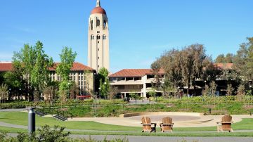 La Universidad de Stanford, ubicada en Silicon Valley, anunció la expulsión de una estudiante en abril después del escándalo de sobornos en prestigiosas universidades.