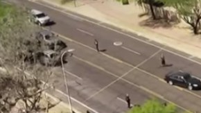 Una pickup se estrelló contra el muro trasero de una vivienda.