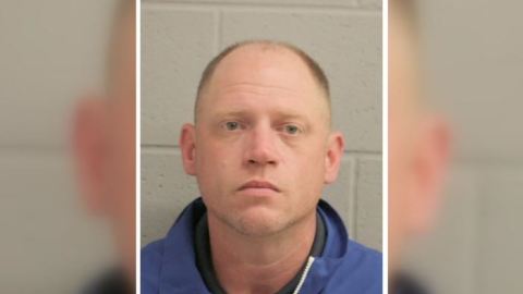 Investigadores informaron el martes que detuvieron al sospechoso John Indridson en un hotel EconoLodge.