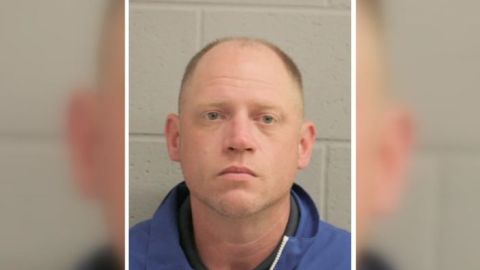 Investigadores informaron el martes que detuvieron al sospechoso John Indridson en un hotel EconoLodge.