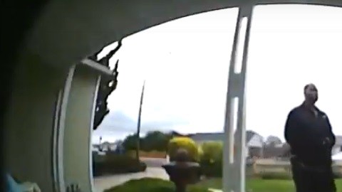 Según la Policía de San Mateo, el video de seguridad compartido en la plataforma Ring reveló que el mismo sospechoso intentó robar otras casas de sus clientes