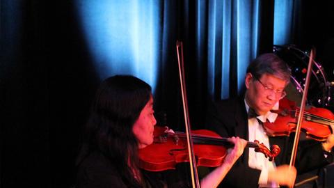 Violinista de Houston muere durante presentación en pleno escenario,