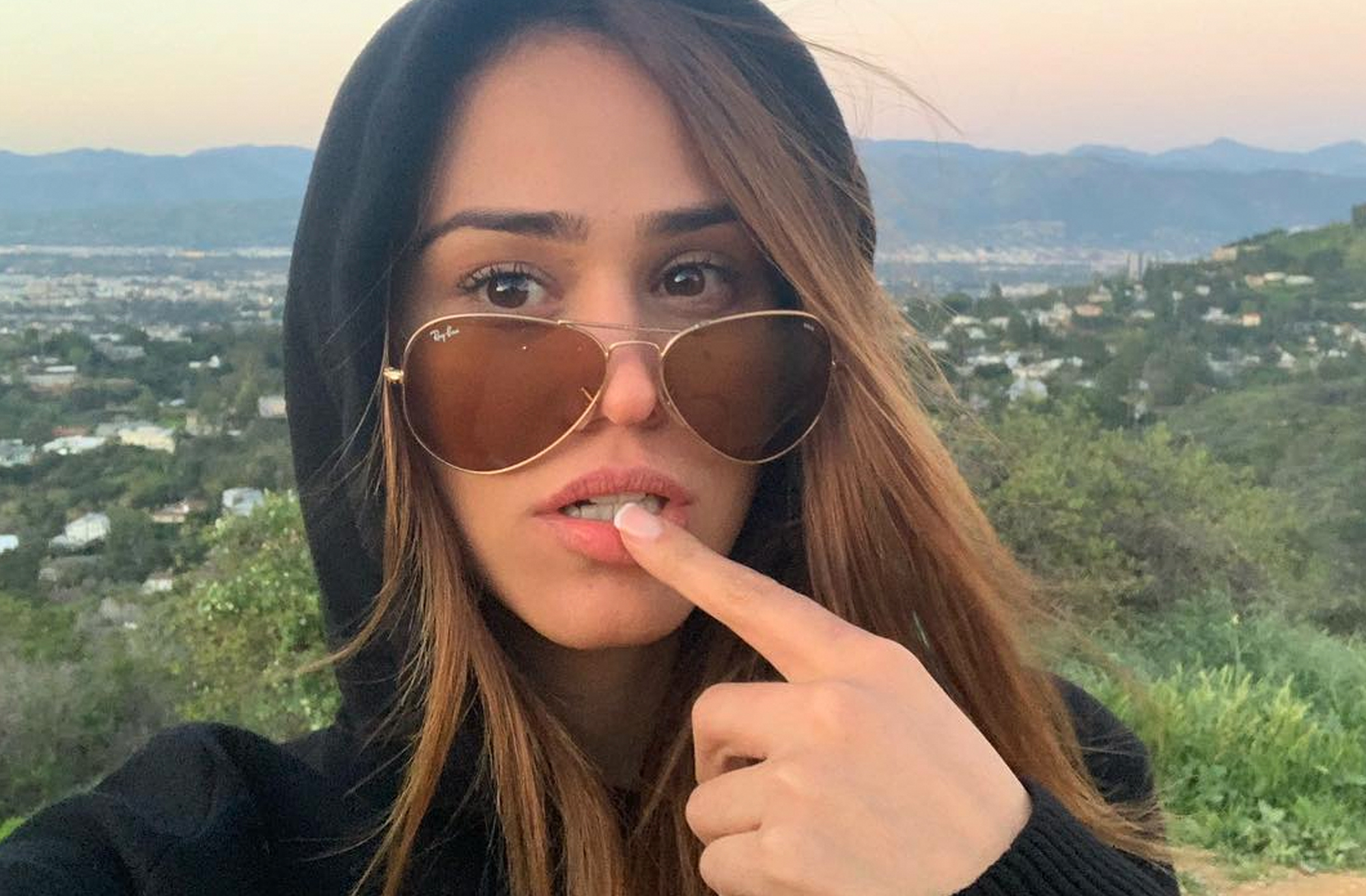 Yanet García levantó su camisa y destapó sus senos, sin sostén, en  Instagram - La Opinión