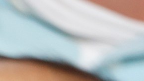 Los menores Arleth y Jose Pocop  muestran contentos sus green cards. / fotos: Aurelia Ventura.