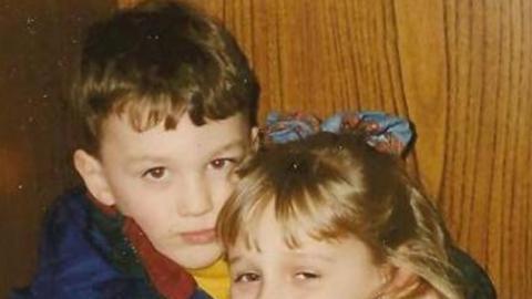 Gracias a la terrible enfermedad que padecieron de niños, surgió el amor de adultos.