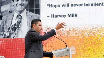 05/14/19/LOS ANGELES/ Mayor Robert Garcia participates in the grand re-opening celebration of Harvey Milk Promenade Park. The recent improvements included a staircase, outdoor furniture, benches with solar charging devices, a ping pong table, free Wi-Fi and a new augmented reality experience detailing the story of Harvey Milk. (Aurelia Ventura/La Opinion)