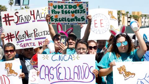 Los padres dijeron que en las chárter sus hijos reciben atención personalizada. / foto: Aurelia Ventura.