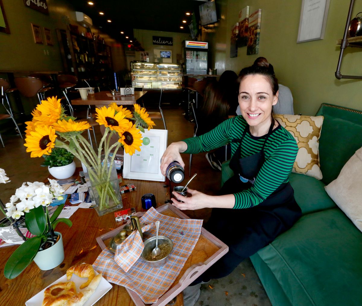 Gabriela Simoni abrió su negocio en Northridge hace solo nueve meses. / fotos: Aurelia Ventura.