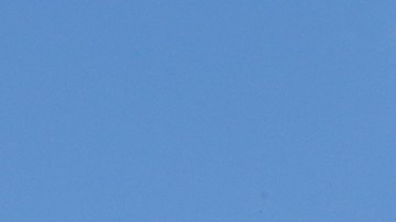 05/28/19/LOS ANGELES/Neighbors complain about the noise levels along the flight path leading to LAX. (Aurelia Ventura/La Opinion)