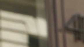 La demanda fue contra el Hotel Freehand por supuestamente no proteger a Edith Gutu (c) de acoso sexual. El hotel niega acusaciones. (Aurelia Ventura/La Opinion)