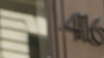 La demanda fue contra el Hotel Freehand por supuestamente no proteger a Edith Gutu (c) de acoso sexual. El hotel niega acusaciones. (Aurelia Ventura/La Opinion)