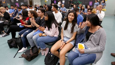 05/31/19/LOS ANGELES/ Students at John F. Kennedy Senior High
School display posters and speak out about the dangers and health risks of smoking and vaping, in observance of World No Tobacco Vape Day.  (Aurelia Ventura/La Opinion)